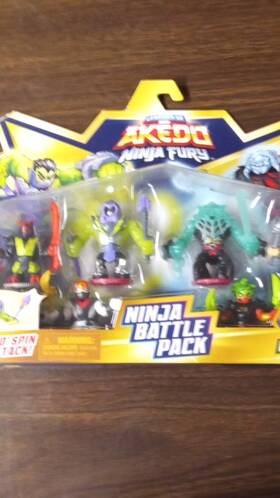 Akedo 15338 Ninja Fury Battle Pack Glow In The Dark Action Figures Playset Exclusive