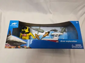 Animal Planet 658382404574 Deep Sea Exploration Play Set Diver Boat Shark Figurines 3