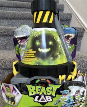R180-50111 Beast Lab Shark Creator Playset