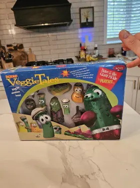 5753.8 Big Idea 4984/5753.8 Veggietales Dave And The Giant Pickle Playset Boxed 10 Figures