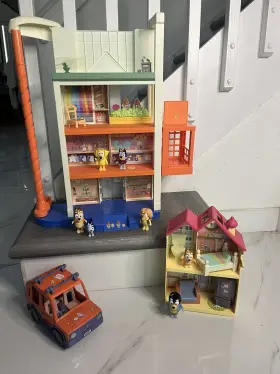 17552 Bluey Hammerbarn Shopping Playset 4 Level 22 Inch Tall New