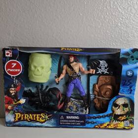 Chap Mei 1096873 Pirates Playset Glow In The Dark 7 Pieces Pirate Figure Sword Flag