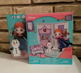 69514 Disney Sweet Seams - Frozen Anna Ice Rink Deluxe Playset Doll Olaf New