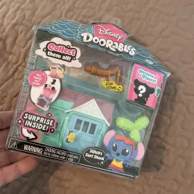 Disney 886144445378 Doorables Miniatures Stitchs Surf Shack With Mystery Figure New