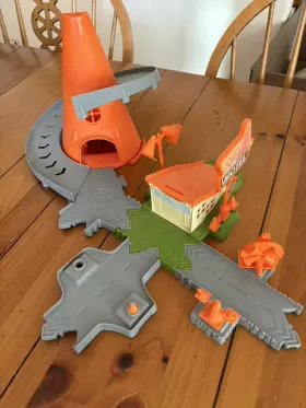 Cdw65a Disney Cars Pixar Story Sets Cozy Cone Motel Spiral Rampway 2014