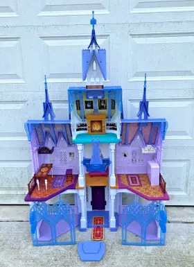 E5495 Disney Large Frozen 2 Ultimate Arendelle Castle Playset Elsa Dollhouse 5x4 Feet
