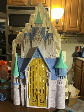 Y9966-0280 Disney Vintage Frozen Ice Castle Playset With Chair And Bed