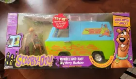 27575 Equity Scooby-doo Mystery Machine Action Powered Playset With Figures