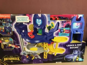 Fisher-price 194735136117 Batman Batwheels Launch And Race Batcave Set New Box Damaged