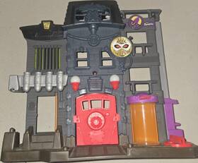Fisher-price X7669 Fisher-price Batman The Penguin Gotham City Action Figure Playset 2013