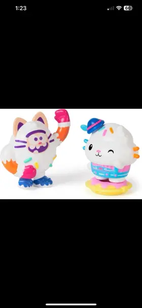 6074285 Gabbys Dollhouse The Movie Cakey Cat And Cookie Bobby Toy Figures With 2 Acc