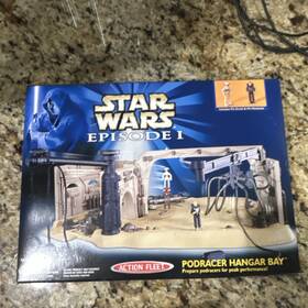 Galoob 68158 Action Fleet Star Wars Podracer Hangar Bay Playset Pit Droid Mechanic