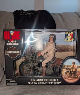 Hasbro 22422 G.i. Joe Classic Collection U.s. Army Courier Figure And Wla 45 Motorcycle