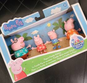 Hasbro 31671 Peppa Pig Family Holiday Beach Playset Boxed Figures Ages 3