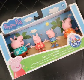 31671 Hasbro Peppa Pig Family Holiday Beach Playset Boxed Figures Ages 3