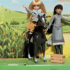 031g Hasbro Arklu Doll And Horse Playset 4-piece Set Plastic/fabric 2018 Multicolor