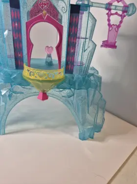 B5255 Hasbro My Little Pony Crystal Empire Castle Lights Up With Most Of The Accessories