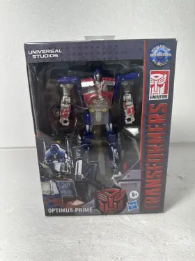 B5995 Hasbro Transform Optimus Prime Universal Studios Generations Toy Action Figure