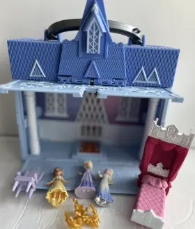 E6548-00721 Hasbro Disney Frozen Pop Up Adventures Arendelle Castle Dollhouse Playset 3 Dolls 7 Pc