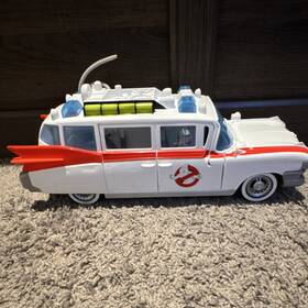 Hasbro F0799 Ghostbusters Ecto-1 Playset Vehicle Toy With Opening Doors Boxed