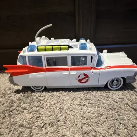 Ecto-1 Hasbro F0799 Ghostbusters Playset Vehicle Toy With Opening Doors Boxed