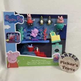 F4411 Hasbro Peppa Pig Peppas Aquarium Adventure Playset Penguins Daddy Fish Brand New