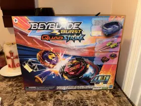 F6781 Hasbro Beyblade Burst Quadstrike Thunder Edge Battle Set With 2 Launchers And Tops