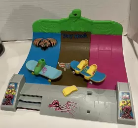 Hpg35 Hot Wheels Skate Rippin Tony Hawk Hq Skatepark Incomplete 2 Boards 3 Shoes