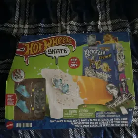 Htp09 Hot Wheels Tony Hawk Cereal Skate Bowl Playset With Skateboard And Shoes 2024
