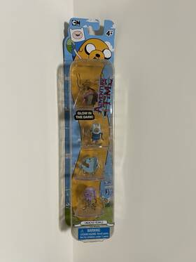 Jazwares 18009 Glow In The Dark Adventure Time Playset Zombie Finn And Friends
