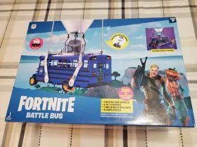 Jazwares 191726385592 Fortnite Battle Bus With Recruit Jonesy And Tomatohead Figures. Never Opened
