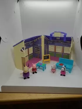 Jazwares 681326926085 Peppa Pig Deluxe School House Playset Madame Gazelle Zoe Complete Set Toy