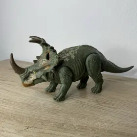 Hbx34 Jurassic World Sound Strike Sinoceratops Medium Dinosaur Figure Movable Joints