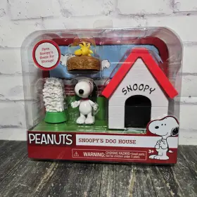 45080 Just Play 2015 Peanuts Snoopy S Dog House Figure Playset Charlie Brown Woodstock