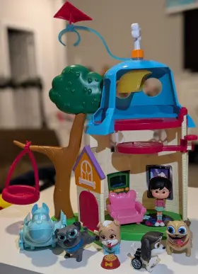 Just Play 886144940361 Puppy Dog Pals Doghouse Playset With Power Vehicle And Figurines