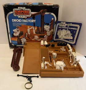39150 Kenner Vintage Star Wars Droid Factory With Many Parts And Damaged Box 1979