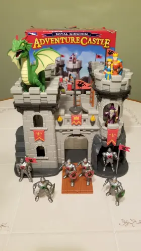 Lakeshore Learning 633682036489 Royal Kingdom Adventure Castle Set 100% Complete With Box