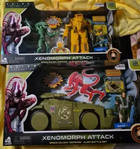 Lanard 048242313069 40th Anniv Alien Xenomorph Attack Apc Vehicle And Superpower Loader With 3 Characters