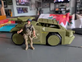 2599wh Lanard Aliens Uscm Military Green Armored Vehicle Soldier Action Figure Playset
