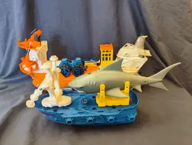 Matchbox 027084459425 Mega Rig Shark Ship Vintage 2005 Works Great Missing 3 Pieces