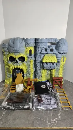 29750bv Mattel 194735350377 Masters Of The Universe Castle Grayskull 2025 Playset Missing Space Suit