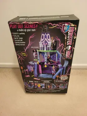 Mattel 746775361723 Monster High Freaky Fusion Catacombs 4ft Playset Dollhouse 2014 New Seale
