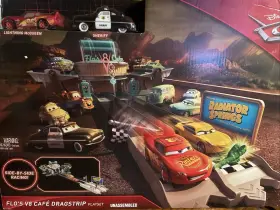 Mattel 887961460001 Disney Cars 3 Flos V8 Cafe Dragstrip Playset 2016
