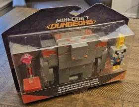 Gnd38-ja20 Mattel Minecraft Dungeons Redstone Golem And Arch-illager Playset With Staff