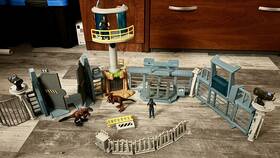 Mattel Gyh43 Jurassic World Dominion Outpost Chaos Playset With Figures Incomplete