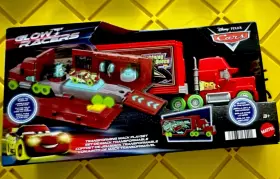 Hpx76 Mattel Disney Pixar Cars Glow Racers Transforming Mack Playset