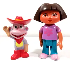 K0370 Mattel K0730 2005 Dora Shop N Go Market And 2004 Boots In Cowboy Hat Lot