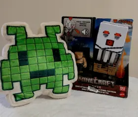 Lpj775125 Mattel Minecraft Blast Attack Ghast And Piglin Playset With Fireball Cage