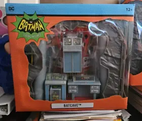 050621sc Mcfarlane Toys M8-51 Dc Comics Batman Bat Cave Playset - Classic Tv Series