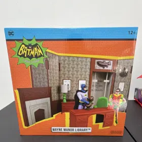 12122yw Mcfarlane Toys Batman Classic Tv Series Wayne Manor Library Playset Desk Chair